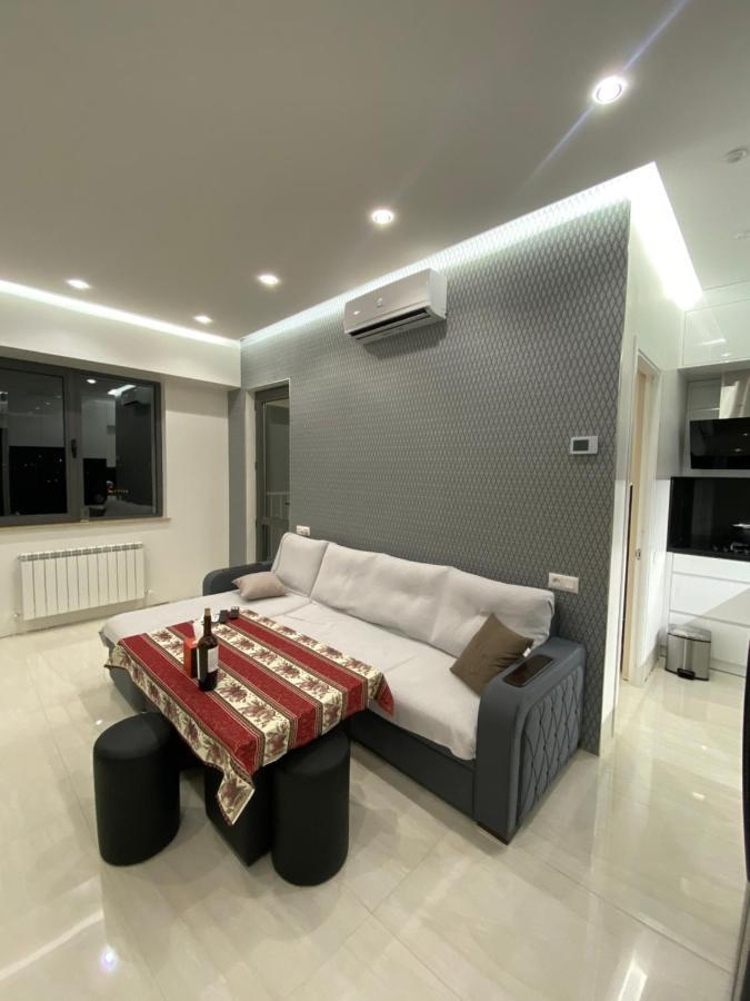 Holiday Centrum Erivan Exterior foto